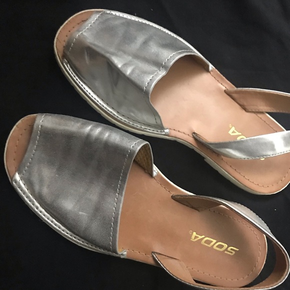 Cute Sandals - Picture 3 of 3